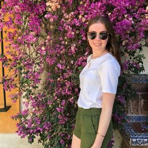 Meet your Posher, Mikhala